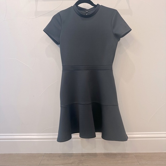 Pearls 88 Grey Dress - Small - Picture 3 of 10